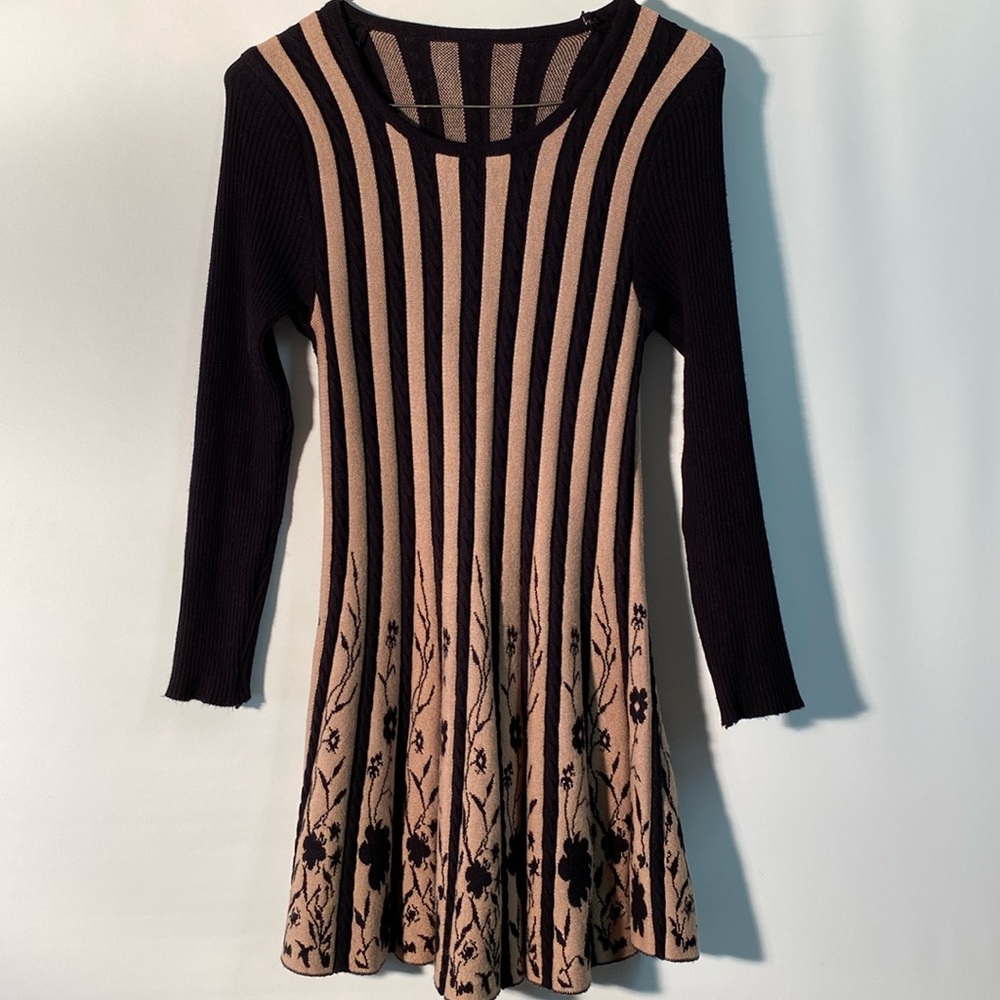 Papillon - Black and tan knit dress. size S